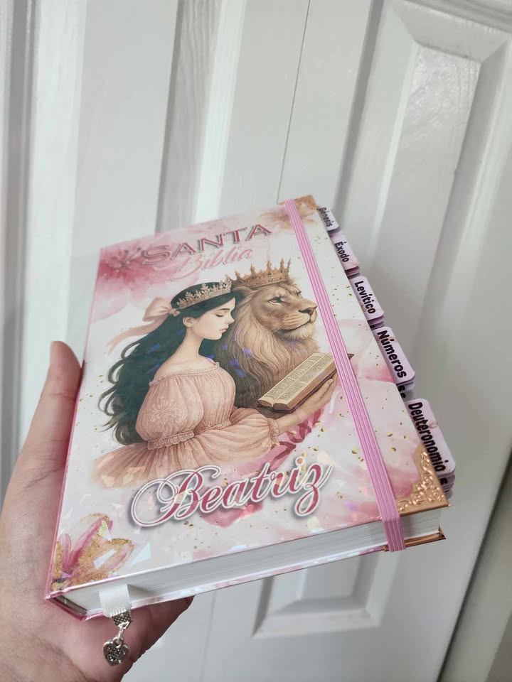 Biblia Personalizada para Jovencitas, Mujeres o Quinceañeras |Bible – Special Gift for Young Christian Girls