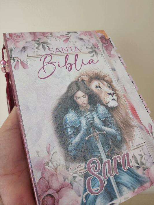 Biblia Virtuosa | Reina Valera 1960 | NVI  | KJV | Flores | Rose Gold | Flowers |  Woman's Bible | Holy Bible | Lion and Woman